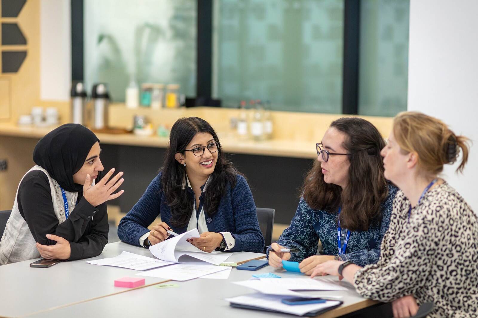 Participants exchanging ideas around a table during an Inspiration Space experience